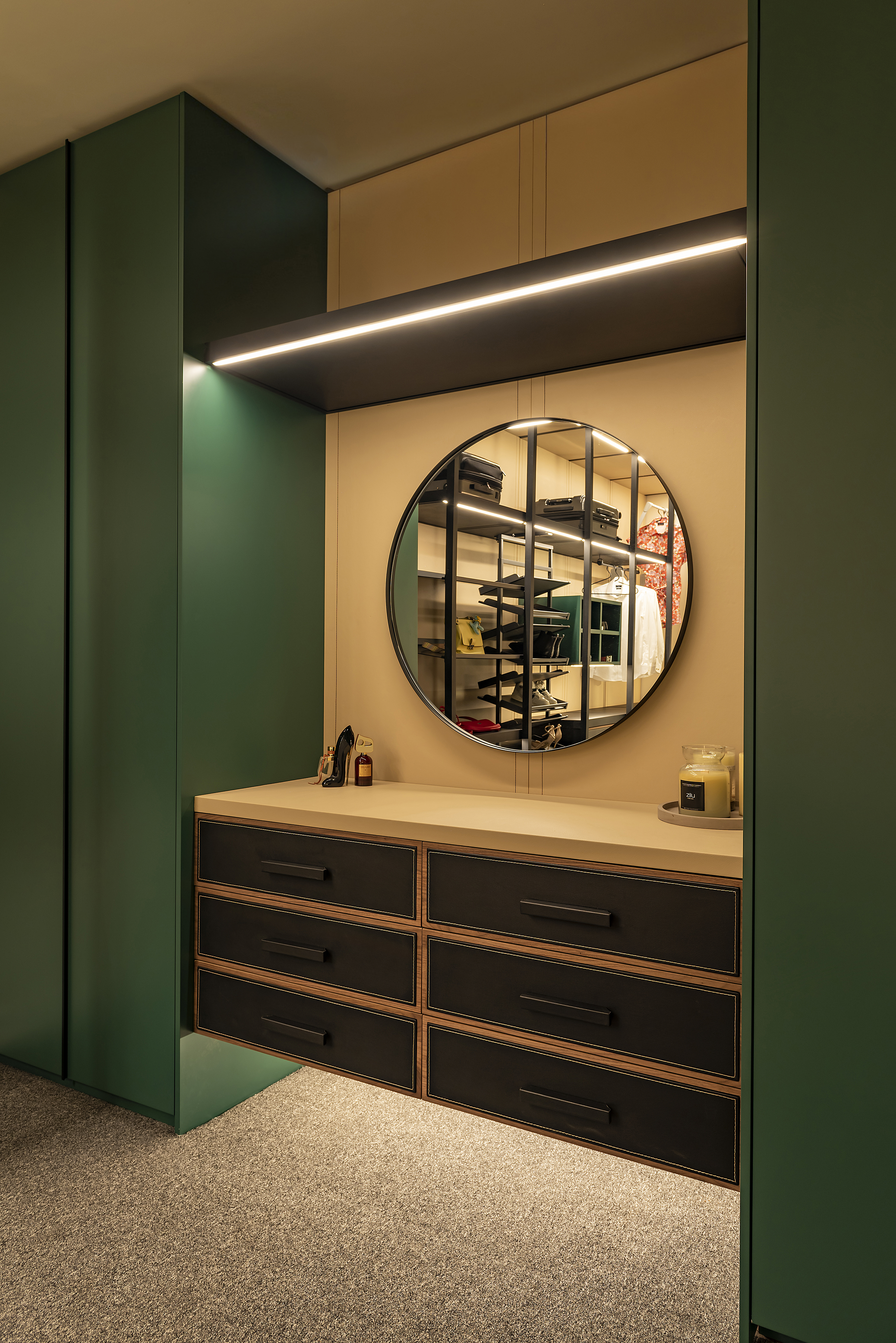  Walk in closet