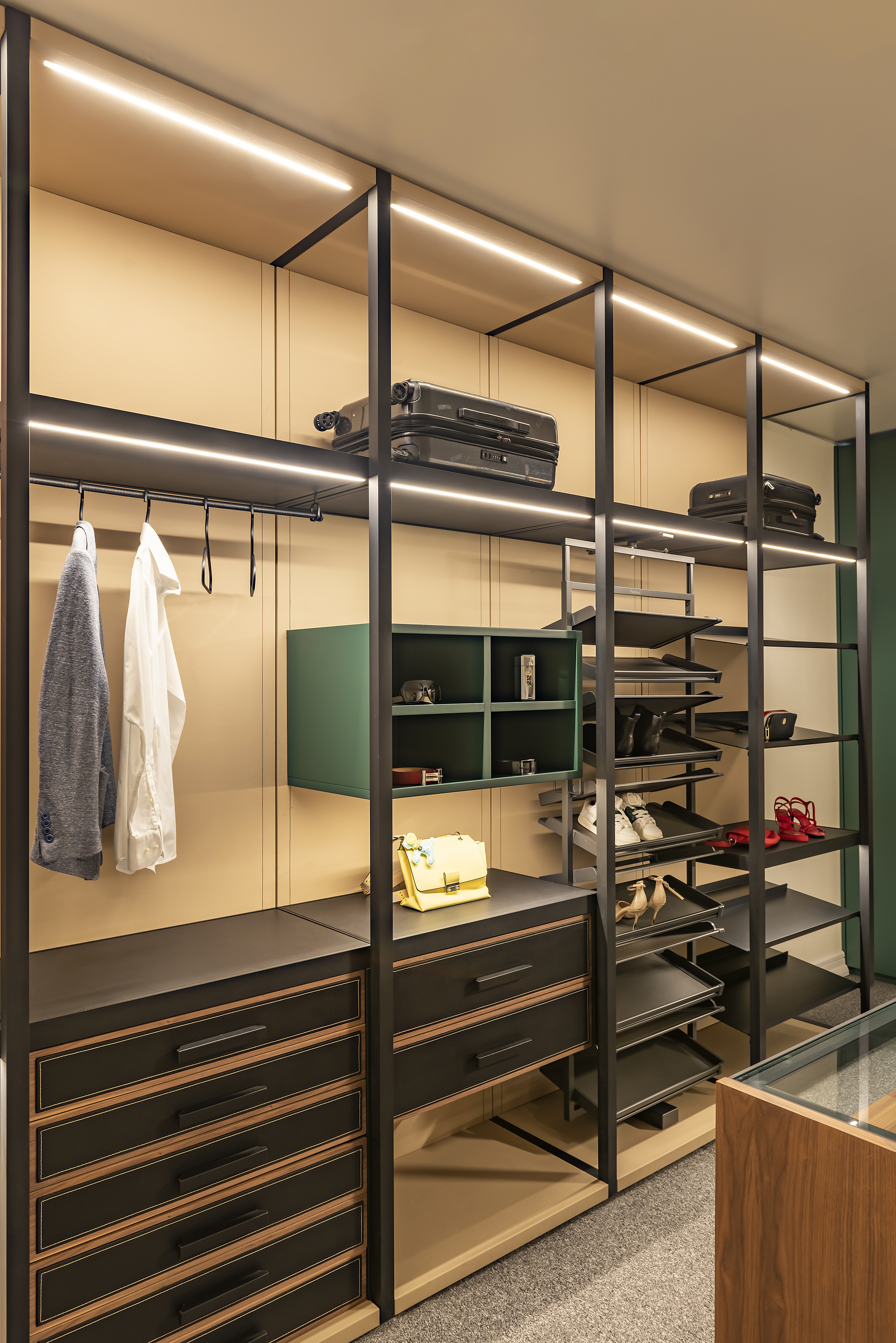 Walk in closet