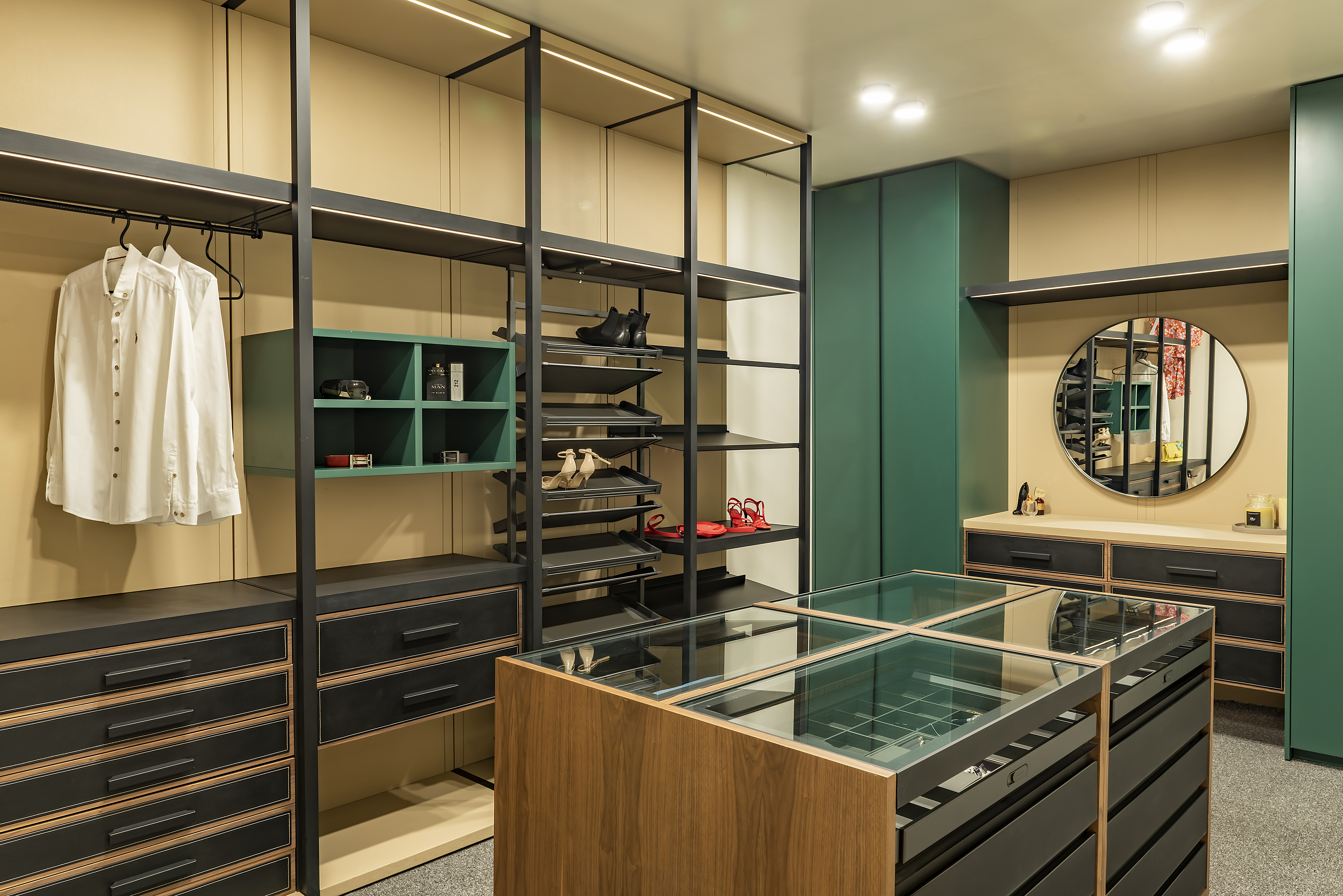  Walk in closet